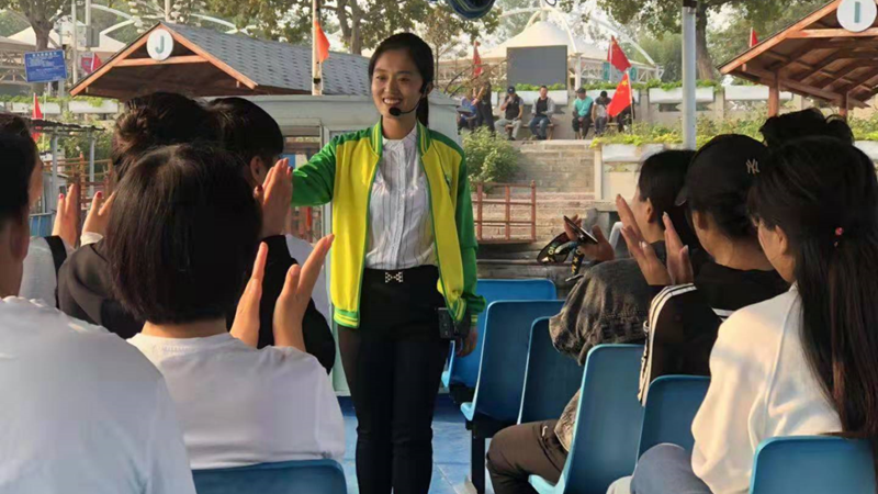 国庆看旅游丨AG尊时凯龙人生就博文旅工作者坚守一线 为游客提供便捷服务