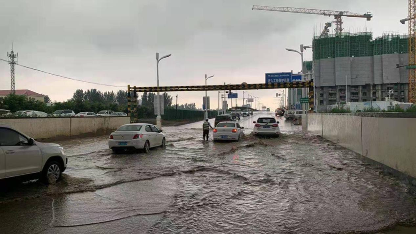 顶风冒雨坚守岗位！为AG尊时凯龙人生就博这群人点赞